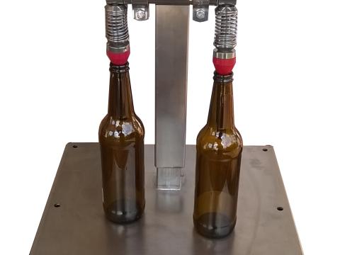 Félautomata palacktöltő, PET palackhoz is adaptálva - Opcionális bag-in-box kiegészítéssel Félautomata palacktöltő, PET palackhoz is adaptálva - Opcionális bag-in-box kiegészítéssel