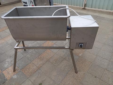 Motoros húskeverő, kolbászkeverő, bojlikeverő Motoros húskeverő, kolbászkeverő, bojlikeverő