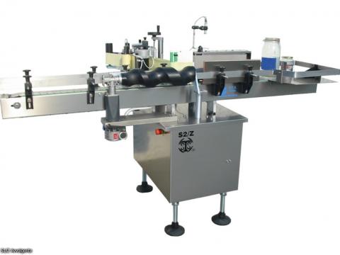 STS Savino S1/Z Avvolgente egy címkeállomásos címkéző gép öntapadós címkékhez STS Savino S1/Z Avvolgente egy címkeállomásos címkéző gép öntapadós címkékhez