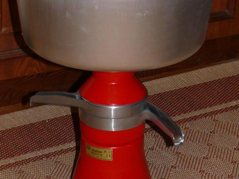 Tej Szeparátor. Tejszínkészítő gép Tej Szeparátor. Tejszínkészítő gép