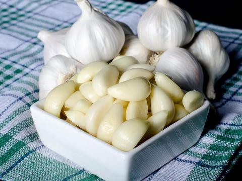 Előhűtött tisztított fokhagyma 1kg Előhűtött tisztított fokhagyma 1kg