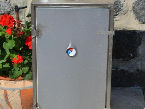 Felügyelet nélküli füstölő grillező készülék, bőrönd füstölő, kolbász füstölő, BBQ smoker Felügyelet nélküli füstölő grillező készülék, bőrönd füstölő, kolbász füstölő, BBQ smoker