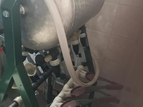 PALACKOZÓ 8 FEJES KÉZI, bor stb. palackozásához eladó PALACKOZÓ 8 FEJES KÉZI, bor stb. palackozásához eladó