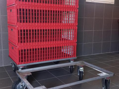 Élő baromfi szállítóketrec mozgatásához ládakocsi Élő baromfi szállítóketrec mozgatásához ládakocsi