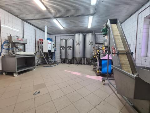 Alma-, gyümölcslékészítő gépsor Alma-, gyümölcslékészítő gépsor