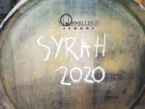 Spontán erjesztett, folyó és palackozott egri bor eladó házhozszállítással Spontán erjesztett, folyó és palackozott egri bor eladó házhozszállítással