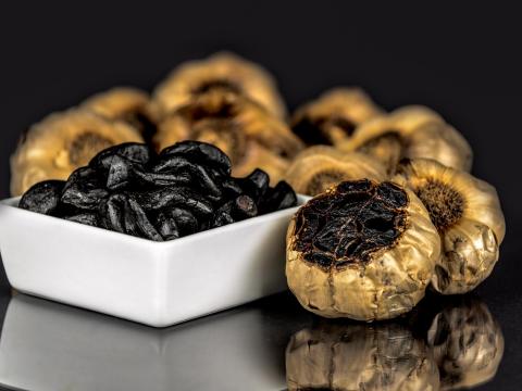 Fekete fokhagyma kis- és nagykereskedelmi kiszerelésben (vödörben) Fekete fokhagyma kis- és nagykereskedelmi kiszerelésben (vödörben)