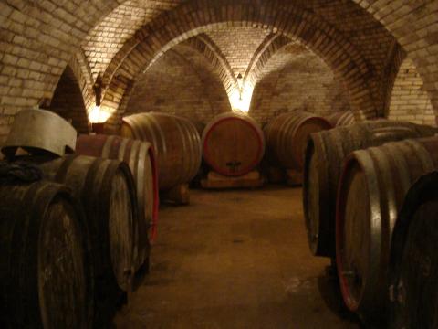 Szekszárdi prémium folyó vörösbor eladó Szekszárdi prémium folyó vörösbor eladó