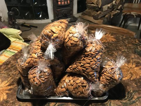 Mandula megtörve, kiválogatva Mandula megtörve, kiválogatva