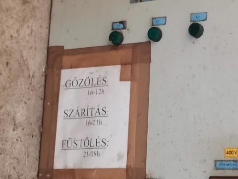 Húsipari, kolbász, hús érlelő, hűtő, fűtő berendezések