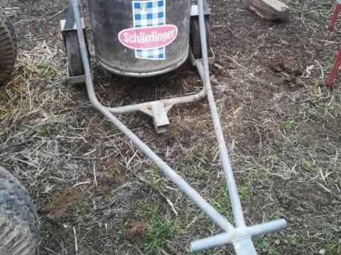 160 l-es hűtő állvánnyal eladó 160 l-es hűtő állvánnyal eladó