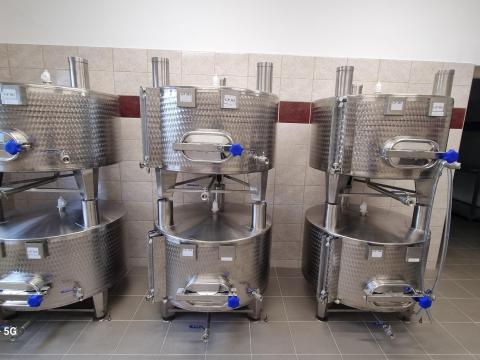 Pálinkatároló tartályok Pálinkatároló tartályok