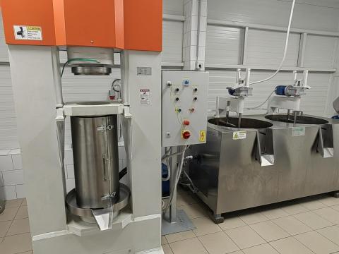 Melegen sajtoló növényi gépsor Melegen sajtoló növényi gépsor