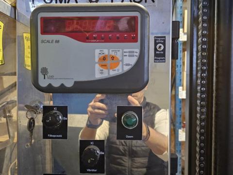 Mérleges adagoló gép – csomagológép