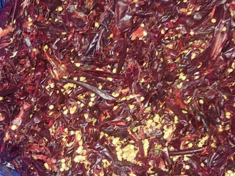 Fűszepaprika PRÉMIÚM MINŐSÉGBEN, féltermék, száritmány, öröltpaprika, eladó. Fűszepaprika PRÉMIÚM MINŐSÉGBEN, féltermék, száritmány, öröltpaprika, eladó.