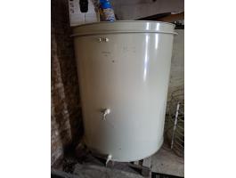 Műanyag élelmiszeripari tartály 1700 l