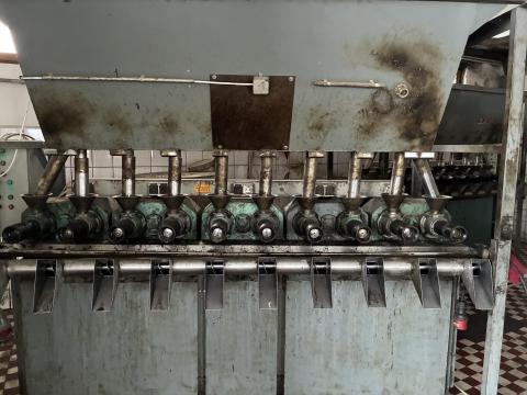 Eladó 20 fejes csigás prés napraforgómag sajtolásához Eladó 20 fejes csigás prés napraforgómag sajtolásához