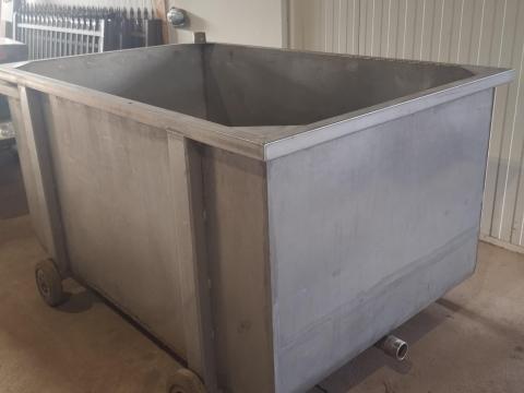 Rozsdamentes (inox) lékinyerő kád 1200 literes, kifolyóval eladó