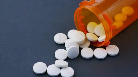 Az EU már betiltotta az ételekben – de miért van még mindig ott a gyógyszereinkben?