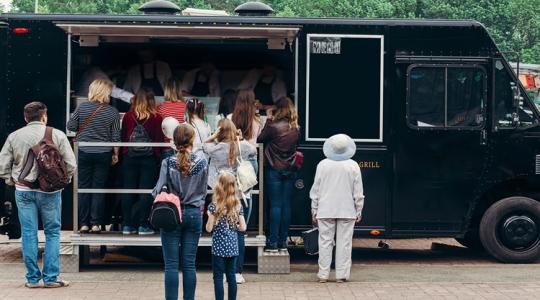 Ha mozgóboltot, büfét nyitnál, így kerüld el a bírságokat Ha mozgóboltot, büfét nyitnál, így kerüld el a bírságokat