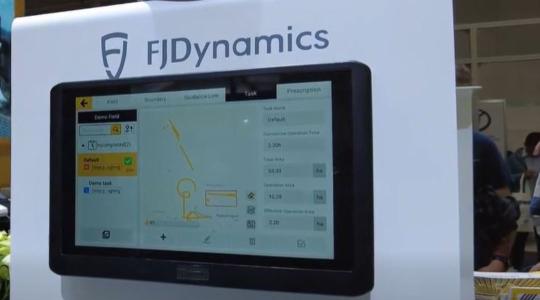 Mit tud ez a robotkormány, hogy ennyi gazda választja? + VIDEÓ Mit tud ez a robotkormány, hogy ennyi gazda választja? + VIDEÓ