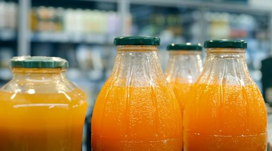 Mikor lett a gyümölcslevek 1000 forintos "kaviárja" ez a reggeli ital?