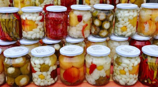 Savanyúság és fermentált ételek tél végi ellenőrzése – mikor dobd ki?