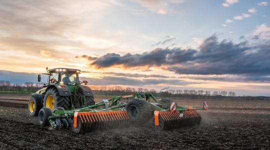 25 éve a magyar földeken: Miért ragaszkodnak a hazai gazdák még mindig a Catros tárcsákhoz?